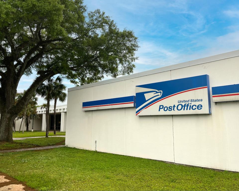 Photo of Tallahassee P&DC front sign. 