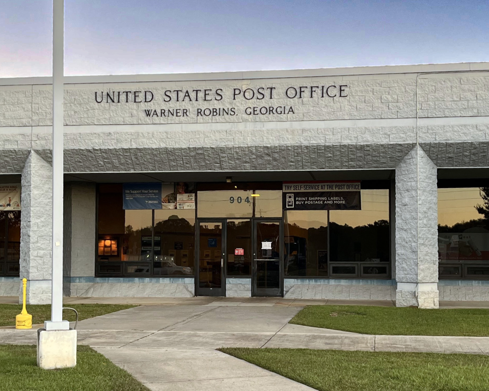 cover image: photo of Warner Robins Post Office.